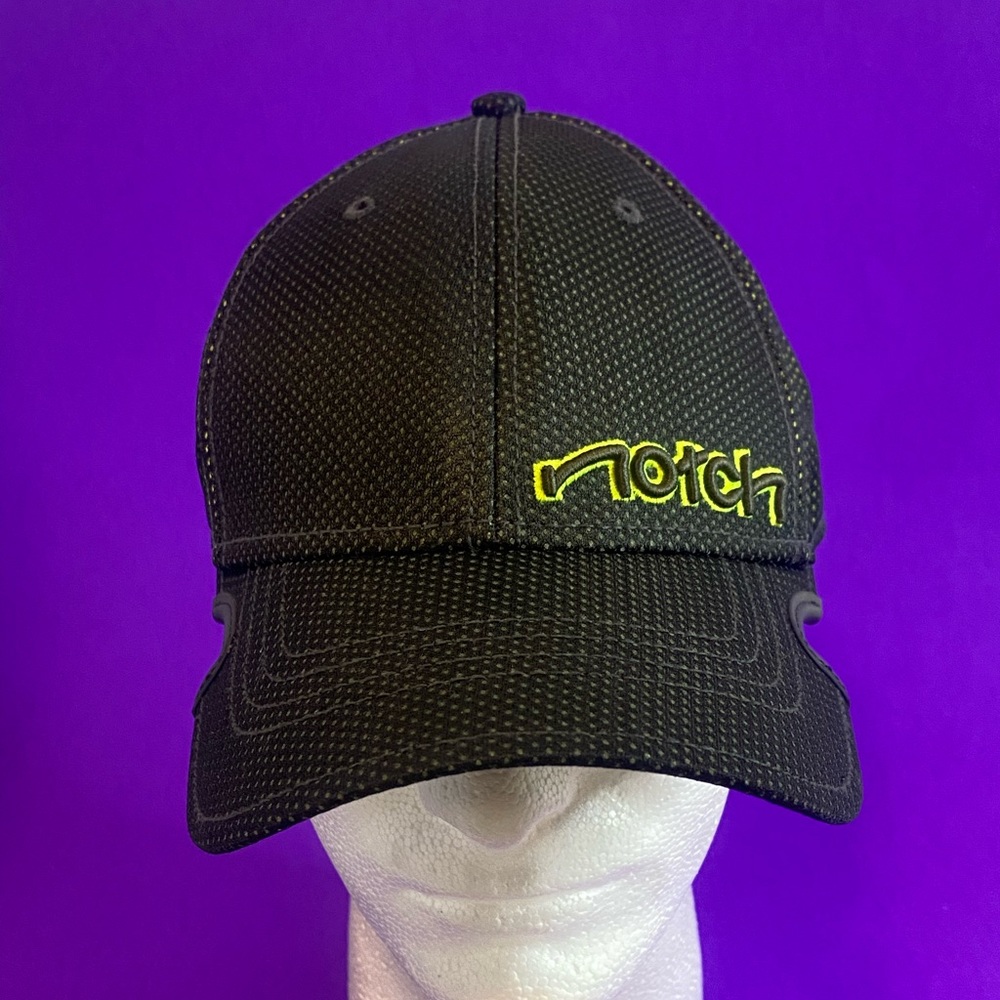 Notch strap-back hat in excellent condition